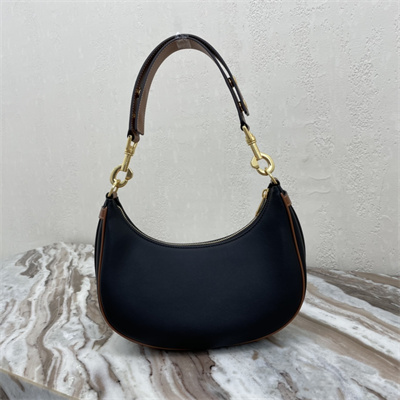 Ce**e medium ava strap bag in smooth calfskin black