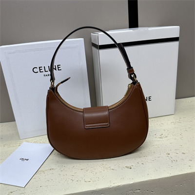 Ce**e medium ava triomphe bag in smooth calfskin tan