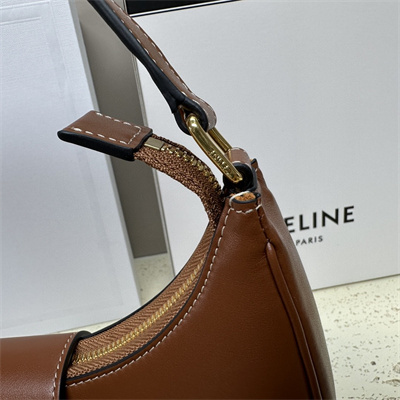 Ce**e medium ava triomphe bag in smooth calfskin tan