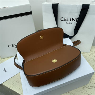 Ce**e clutch on strap tabou in smooth calfskin tan