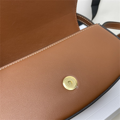 Ce**e clutch on strap tabou in smooth calfskin tan