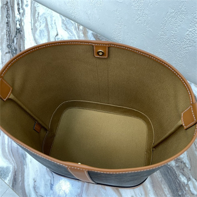 Ce**e medium bucket in triomphe canvas and calfskin tan