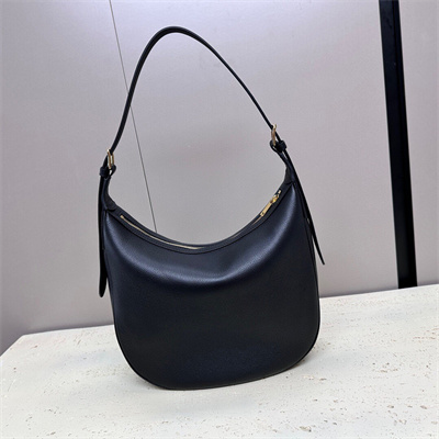 ce**e medium heloise bag cuir triomphe in S*pple calfskin black