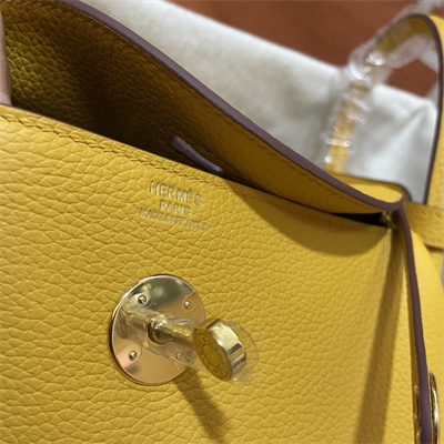 Lindy Bag Taurillon Clemence Leather 26/30CM Gold Tone Metal In Jaune Amber Color HS
