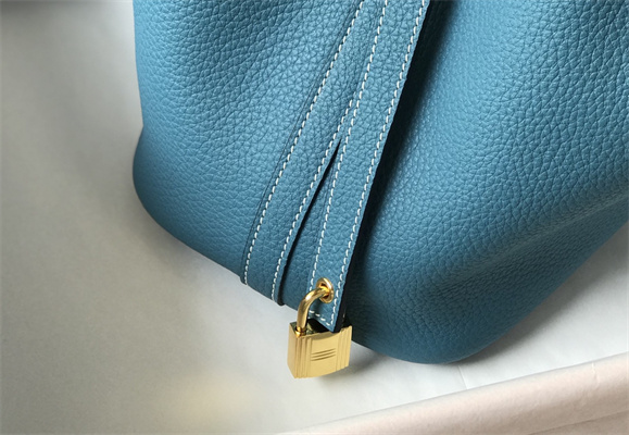 Picotin Lock Bag Togo Leather 18/22CM Gold/Silver Tone Metal In Blue Jean Color HS