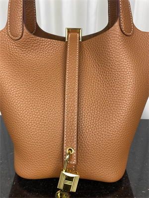 Picotin Lock Bag Taurillon Clemence Leather 18/22CM Gold/Silver Tone Metal In Gold Color HS