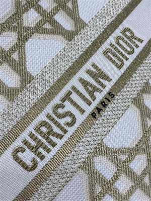 CD Hat Basket Bag Embroidery White and Gold Macrocannage Embroidery