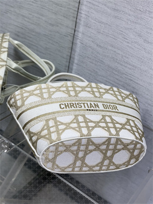 CD Hat Basket Bag Embroidery White and Gold Macrocannage Embroidery