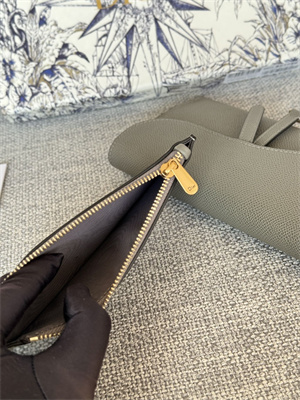 CD Long Saddle Wallet With Chain Grained Calfskin Grey