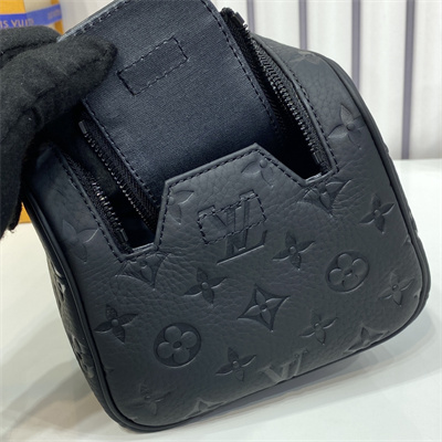 L.V Toilet Dopp Kit Pouch Taurillon Monogram Black M59478
