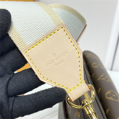 L.V Vibe Handbag In Monogram Canvas M46999