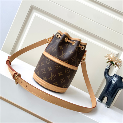 L.V Canoé Bucket Bag In Monogram Canvas Nature M83480