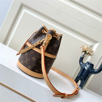 L.V Canoé Bucket Bag In Monogram Canvas Nature M83480
