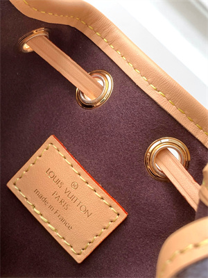 L.V Canoé Bucket Bag In Monogram Canvas Nature M83480