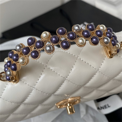 Cha.nel Clutch With Chain Shiny Crumpled Lambskin, Imitation Pearls & Gold-Tone Metal White AP3803