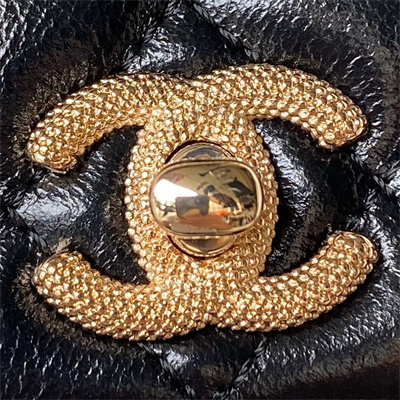 Cha.nel Clutch With Chain Shiny Crumpled Lambskin, Imitation Pearls & Gold-Tone Metal Black AP3803