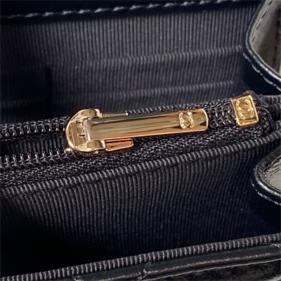 Cha.nel Clutch With Chain Shiny Crumpled Lambskin, Imitation Pearls & Gold-Tone Metal Black AP3803