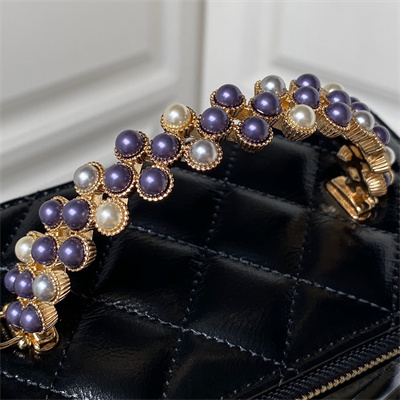 Cha.nel Vanity Case Top Handle With Chain Shiny Crumpled Lambskin, Imitation Pearls & Gold-Tone Metal Black AP3804