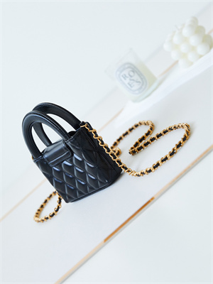 Ch*el clutch with chain shiny aged calfskin gold-tone metal black ap3435