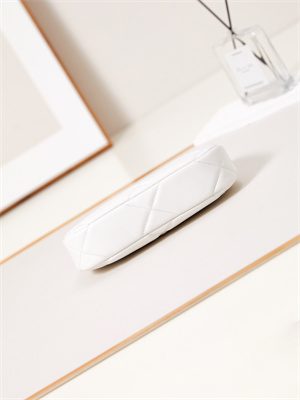 Ch*el 19 clutch with chain shiny lambskin, gold-tone, silver-tone & ruthenium-finish metal white ap3763