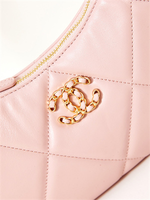 Ch*el 19 clutch with chain shiny lambskin, gold-tone, silver-tone & ruthenium-finish metal pink ap3763