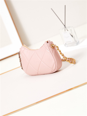 Ch*el 19 clutch with chain shiny lambskin, gold-tone, silver-tone & ruthenium-finish metal pink ap3763