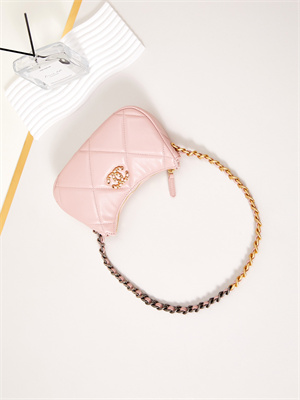 Ch*el 19 clutch with chain shiny lambskin, gold-tone, silver-tone & ruthenium-finish metal pink ap3763