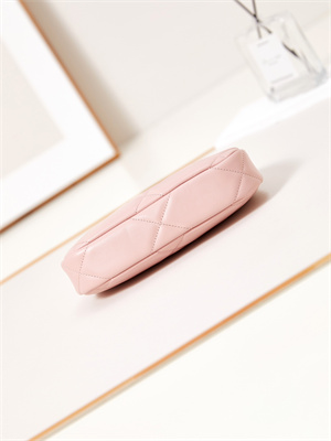 Ch*el 19 clutch with chain shiny lambskin, gold-tone, silver-tone & ruthenium-finish metal pink ap3763