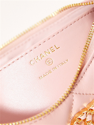 Ch*el 19 clutch with chain shiny lambskin, gold-tone, silver-tone & ruthenium-finish metal pink ap3763