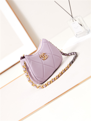Ch*el 19 clutch with chain shiny lambskin, gold-tone, silver-tone & ruthenium-finish metal lilac ap3763
