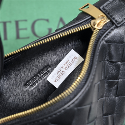 BV Candy Wallace Bag Calfskin Black