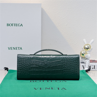 BV Long Clutch Andiamo With Handle In Crococile Leather Emerald Green