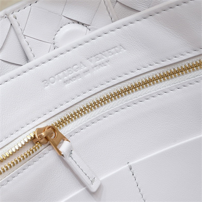 BV Medium Andiamo Top handle bag Lambskin Leather White