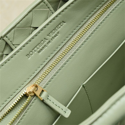 BV Medium Andiamo Top handle bag Lambskin Leather Travertine