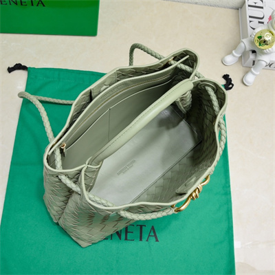 BV Medium Andiamo Top handle bag Lambskin Leather Travertine