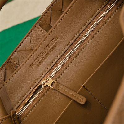 BV Medium Andiamo Top handle bag Lambskin Leather Cognac