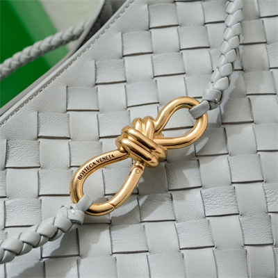 BV Medium Andiamo Top handle bag Lambskin Leather Agate Grey