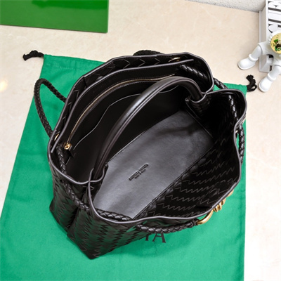 BV Medium Andiamo Top handle bag Lambskin Leather Fondant