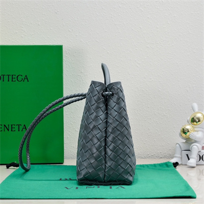 BV Medium Andiamo Top handle bag Lambskin Leather Slate Grey