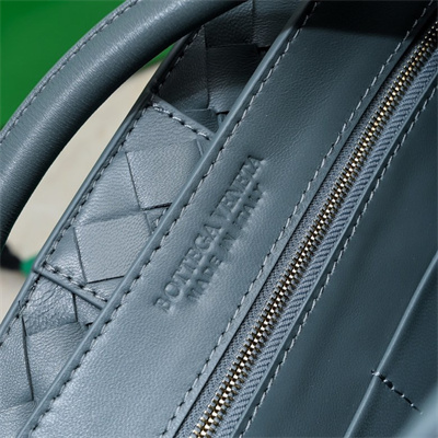 BV Medium Andiamo Top handle bag Lambskin Leather Slate Grey