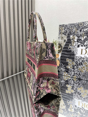 cd medium D*oriviera D*or book tote raffia with aquamarina toile de jouy sauvage embroidery pink