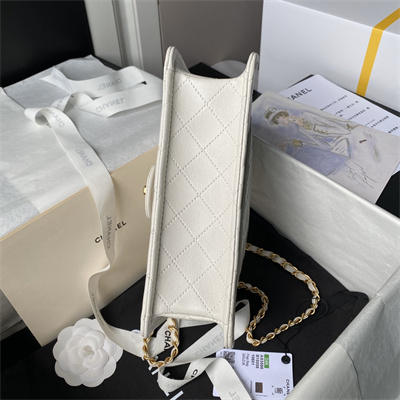 Ch*el vintage medium classic flap bag lambskin gold tone metal white as3586