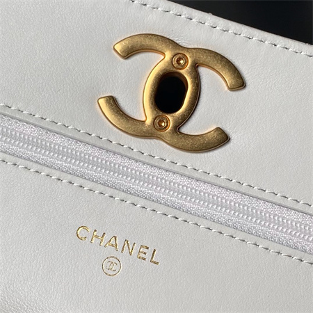 Ch*el wallet on chain shiny lambskin, enamel & gold-tone metal white ap3938