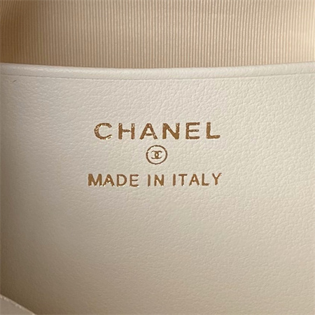 Ch*el clutch with chain grained shiny calfskin & gold-tone metal white ap4066