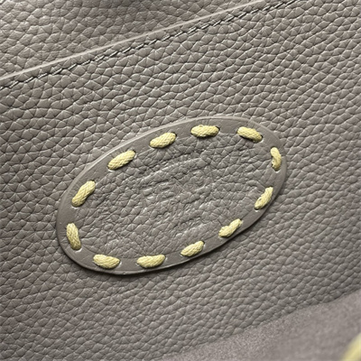 Fen.di Peekaboo ISeeU Small Cuoio Romano leatherSelleria bag with 556 hand-sewn topstitches