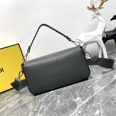 Fen.di BaguetteSelleria bag with 612 hand-sewn topstitches