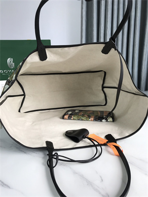 Go*ard saint l0*is gm bag in Go*ardine canvas & chevroches calfskin