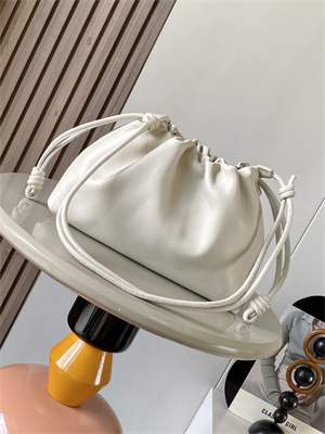 L0ew* medium flamenco purse in mellow nappa lambskin