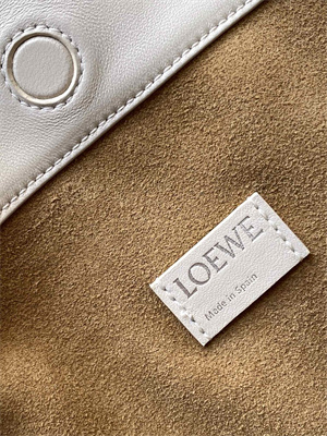 L0ew* medium flamenco purse in mellow nappa lambskin