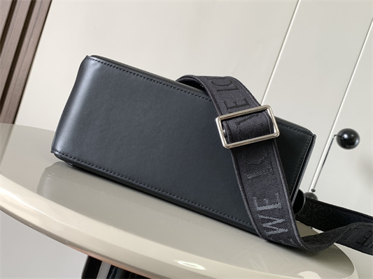 L0ew* small puzzle bag in classic calfskin